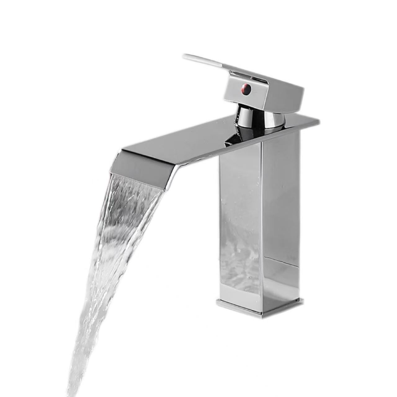 Kromirana pipa za toplo in hladno vodo Waterfall z ravnim izlivom
